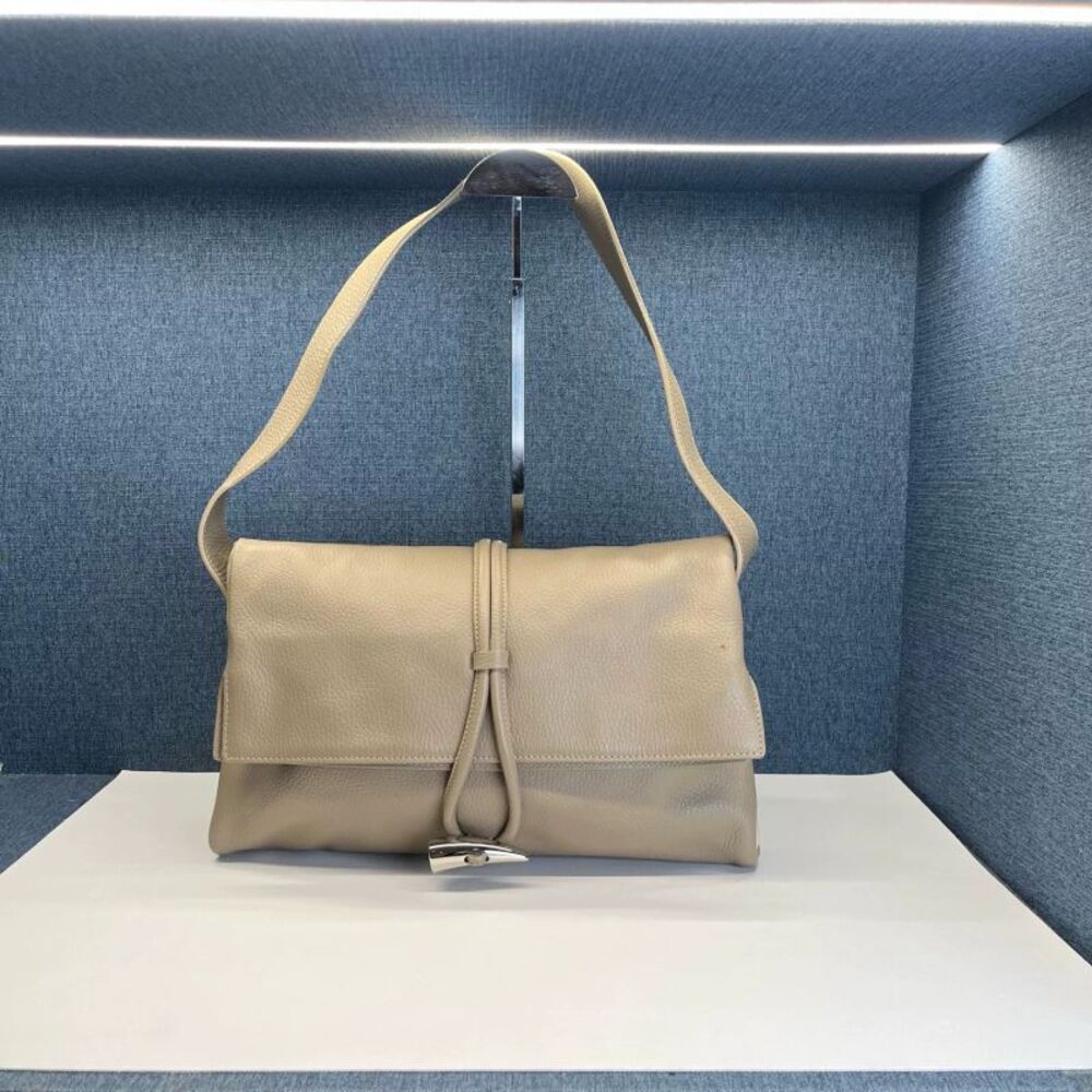 Burberry Women Pre-Loved Bag Very Good Condition